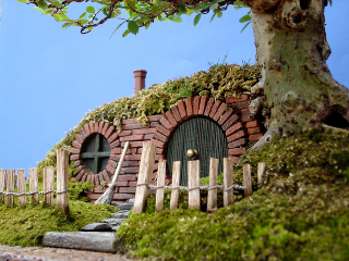 Illustration for article titled A Baggins Bonsai Fit For a Pocket-Sized Hobbit